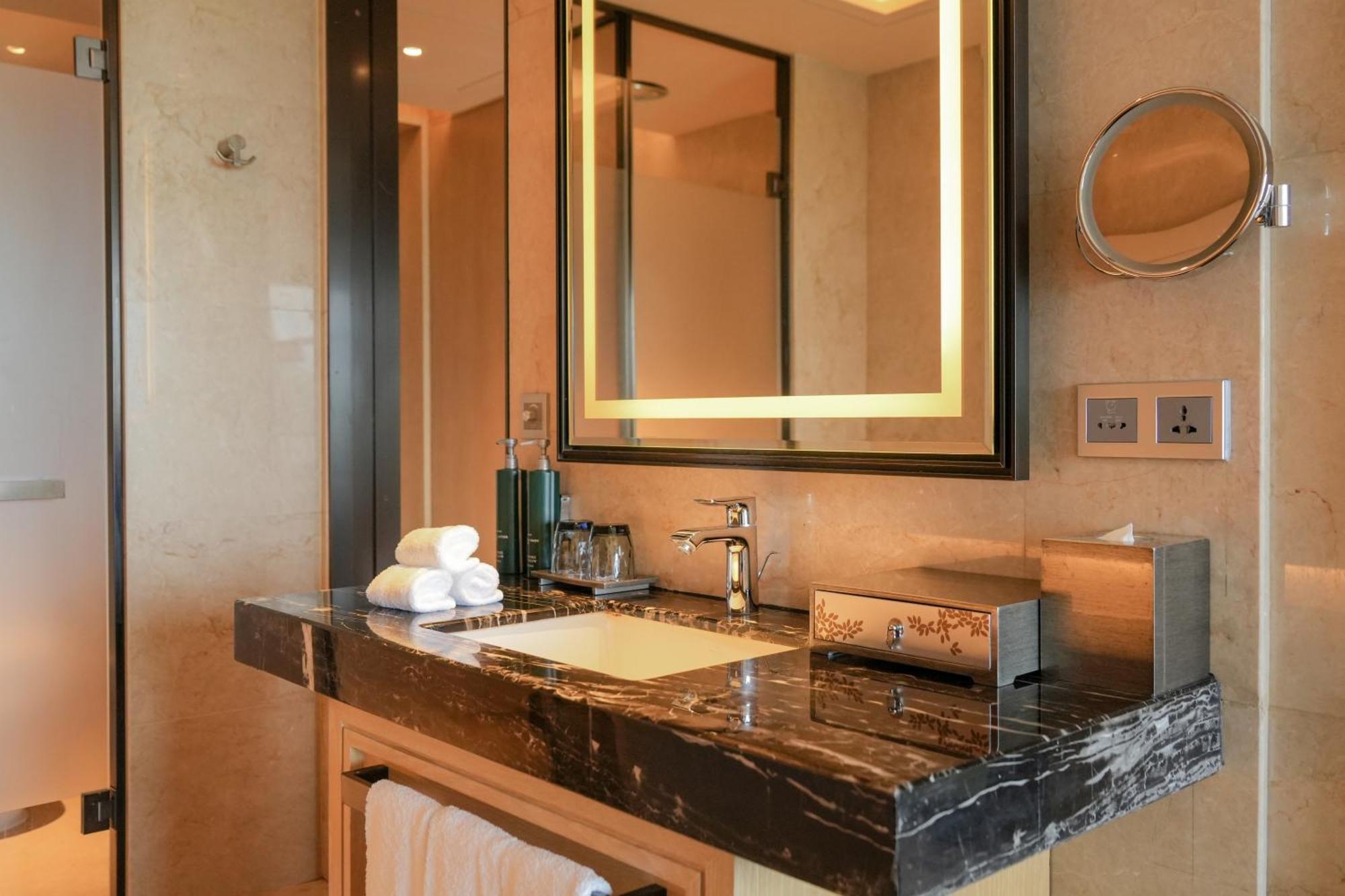 Doubletree By Hilton Hotel Anshun Exterior photo
